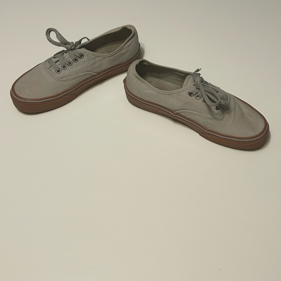 Gray Vans With Gum Soles Size: 7 Mens 8.5 Womens - Picture 6 of 9